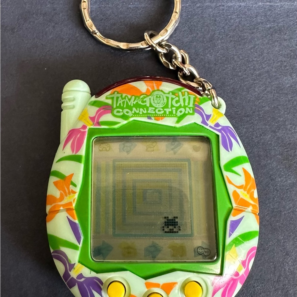 Tamagotchi Connection Version 3 Virtual Pet Keychain (2004)